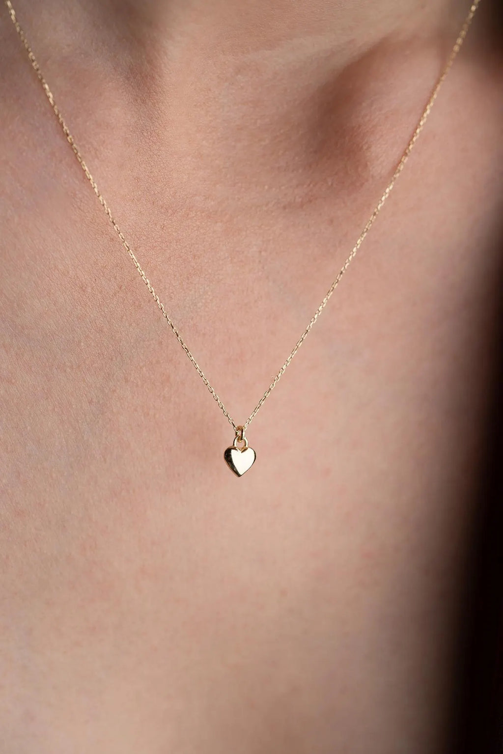 14K Solid Gold Tiny Heart Necklace / Minimalist Design Sacred Heart Necklace / Dainty Heart Pendant Necklace / Gift for Her / Heart Charm
