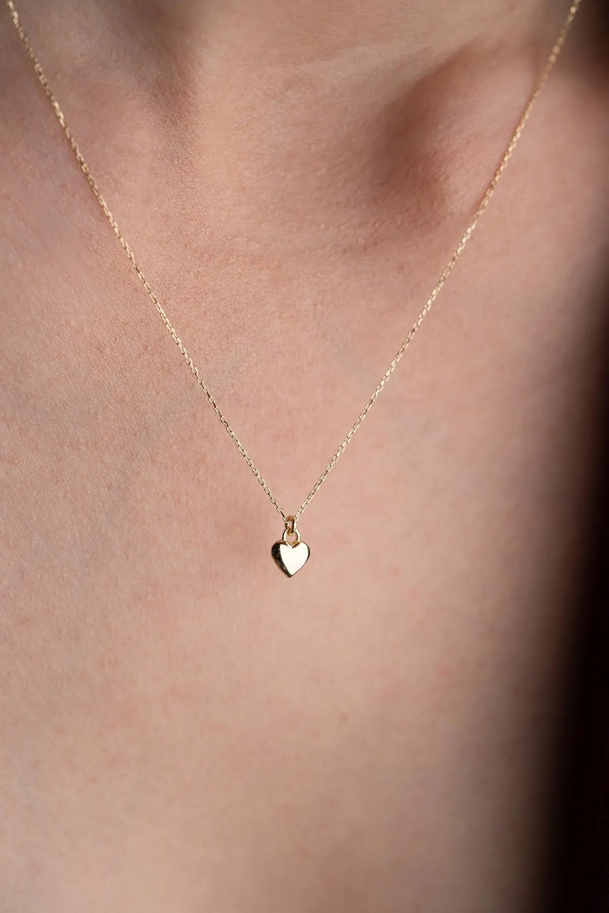14K Solid Gold Tiny Heart Necklace / Minimalist Design Sacred Heart Necklace / Dainty Heart Pendant Necklace / Gift for Her / Heart Charm