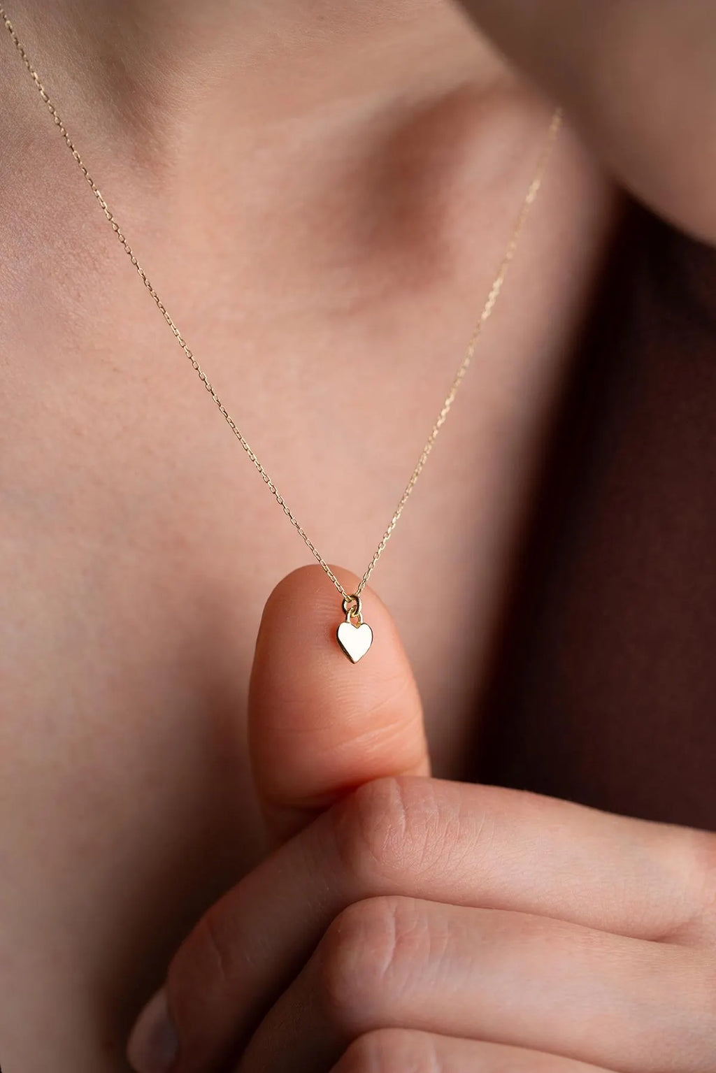 14K Solid Gold Tiny Heart Necklace / Minimalist Design Sacred Heart Necklace / Dainty Heart Pendant Necklace / Gift for Her / Heart Charm