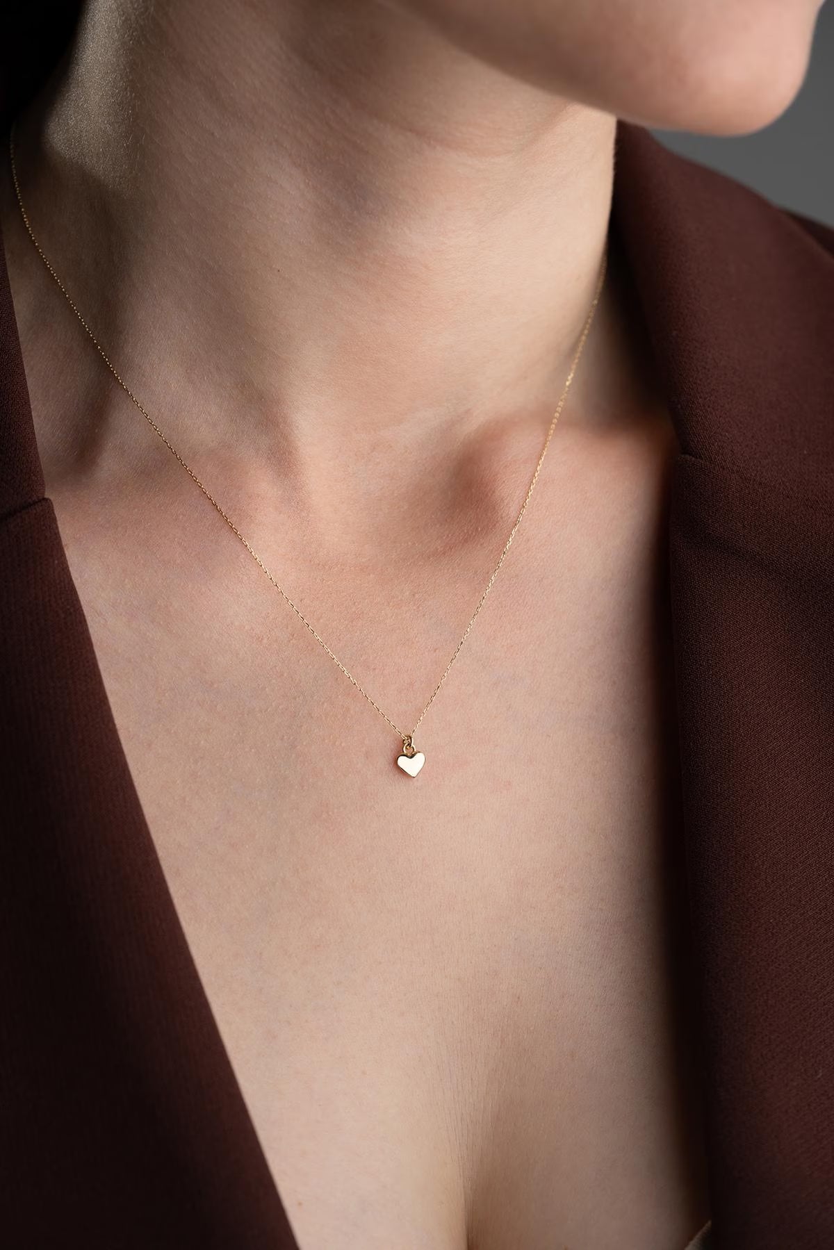 14K Solid Gold Tiny Heart Necklace / Minimalist Design Sacred Heart Necklace / Dainty Heart Pendant Necklace / Gift for Her / Heart Charm