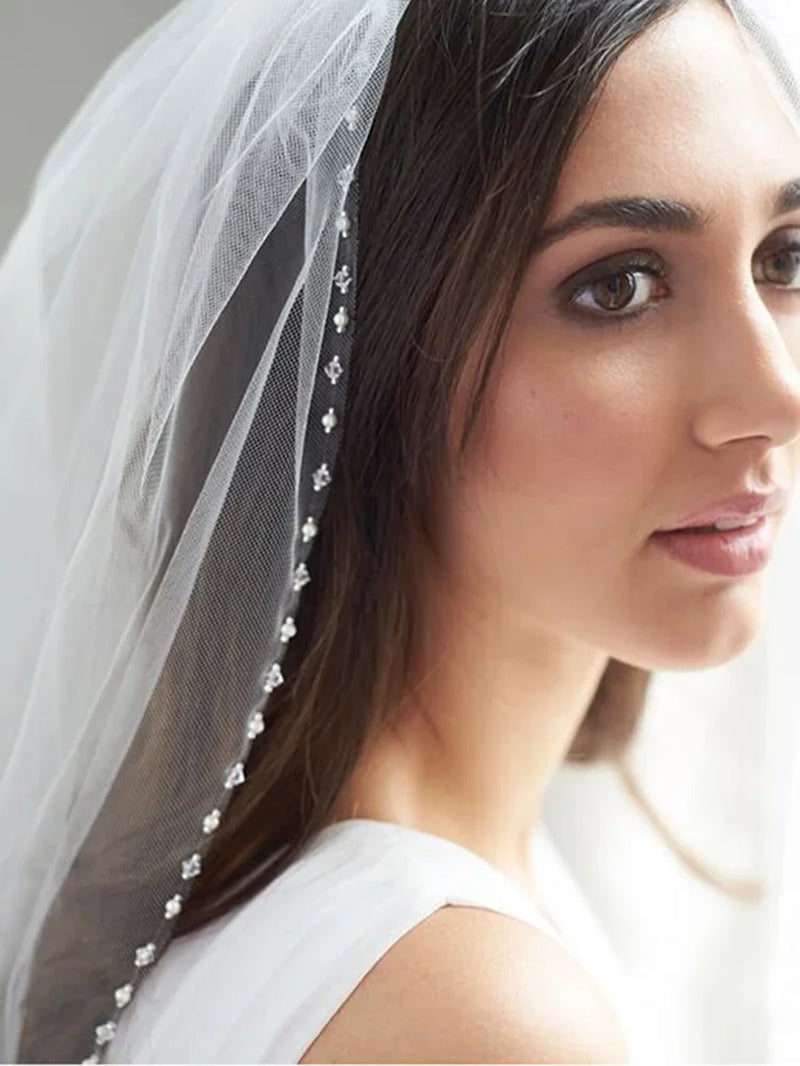 White Lvory 1 Tier Fingertip Wedding Veils Crystal Pearls Cut Edge Bridal Veil with Comb Bridal Vail Mariage Accessoirres Deco