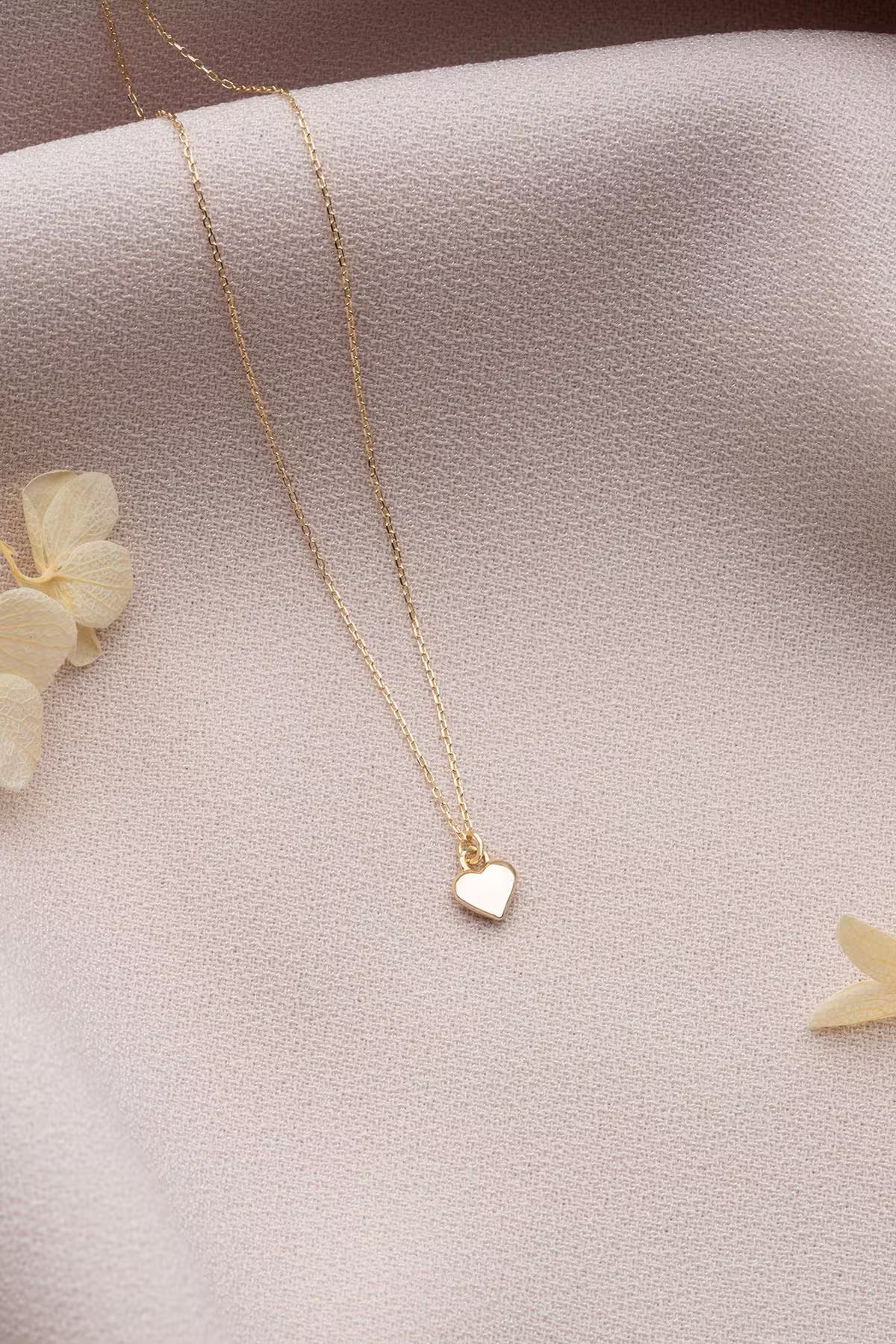 14K Solid Gold Tiny Heart Necklace / Minimalist Design Sacred Heart Necklace / Dainty Heart Pendant Necklace / Gift for Her / Heart Charm