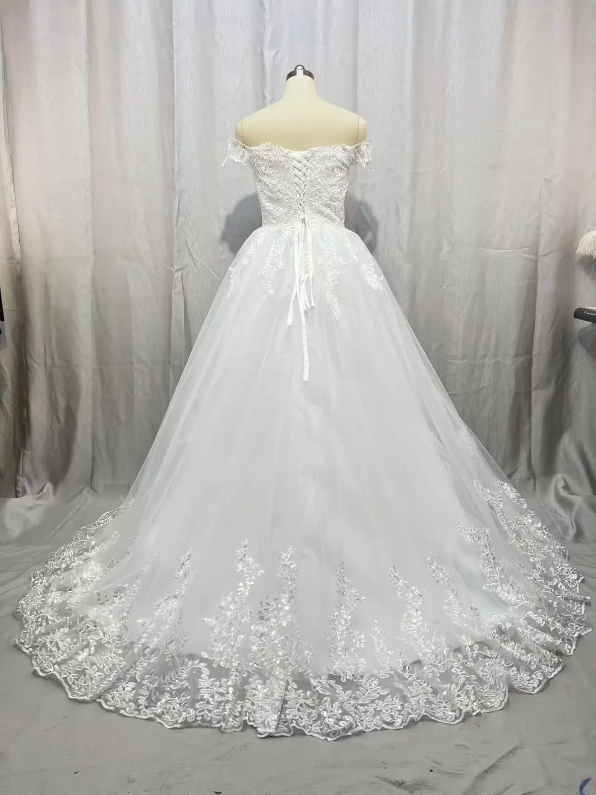 Customized White off the Shoulder plus Size Vestido De Noiva Wedding Dress Train Custom Made plus Size Bridal Tulle Mariage